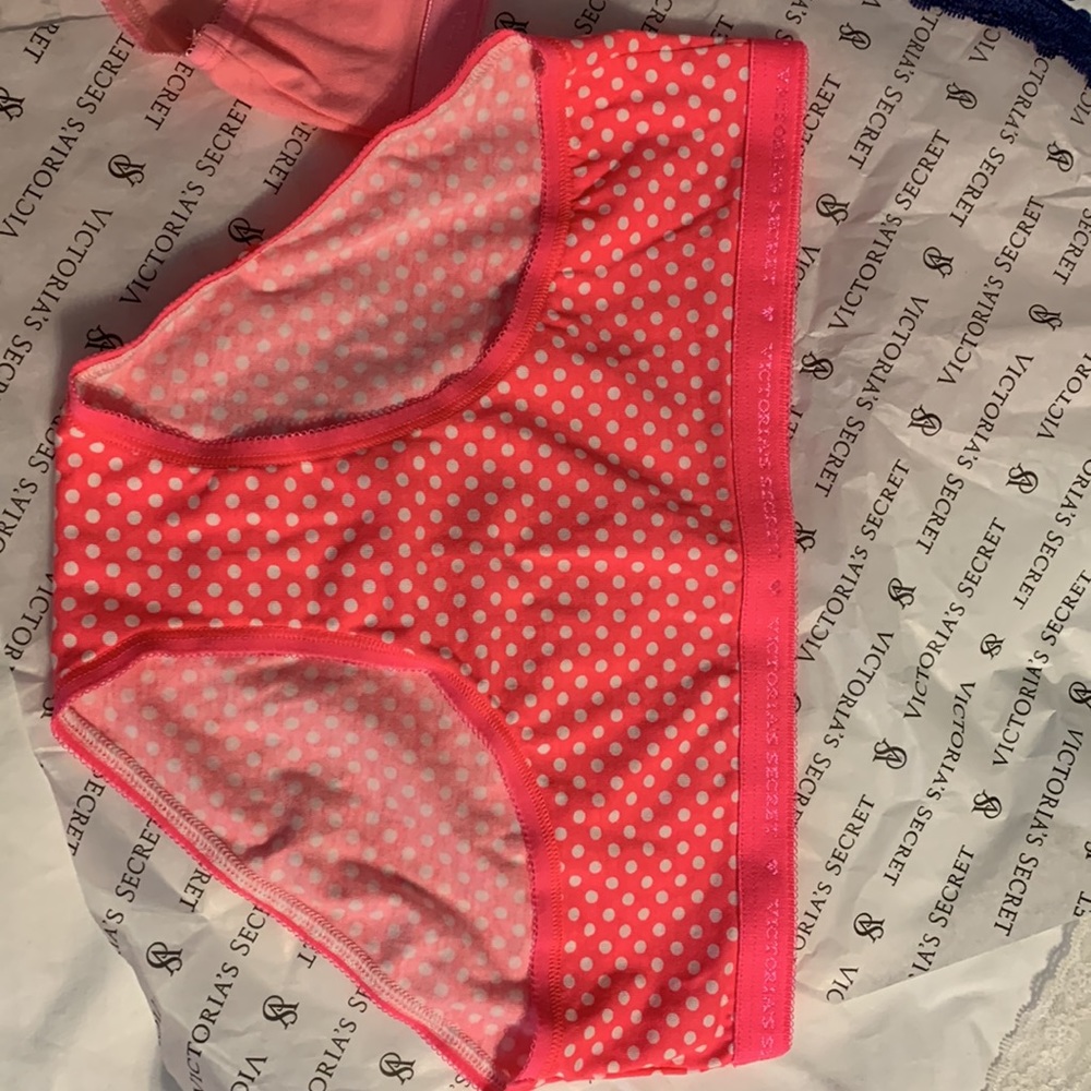 Victoria Secret - Picture 2 of 9